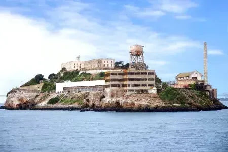 alcatraz seen by boat